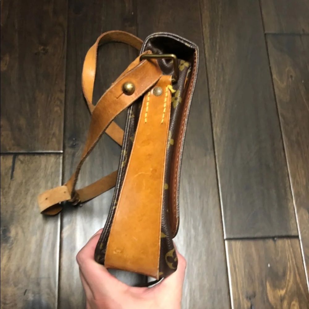 Louis Vuitton Crossbody - Picture 5 of 6
